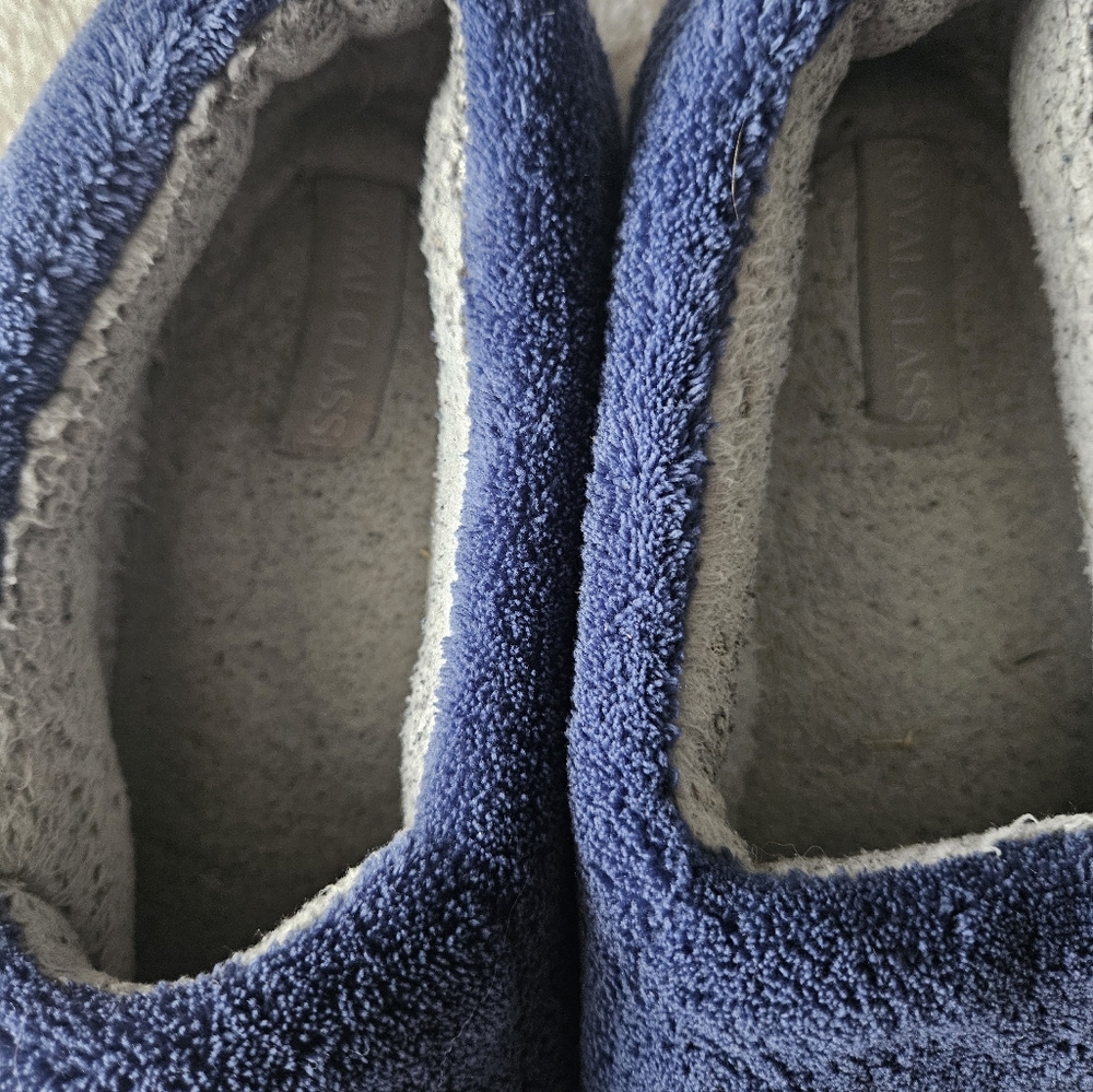 🖤 3/$15 Blue Slippers, Size 7/8 - Picture 4 of 7